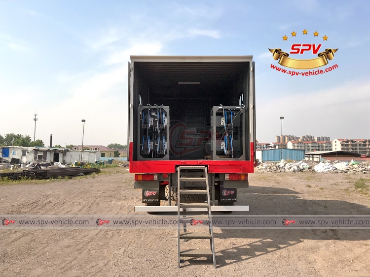 Lubrication Service Truck Sinotruk - B